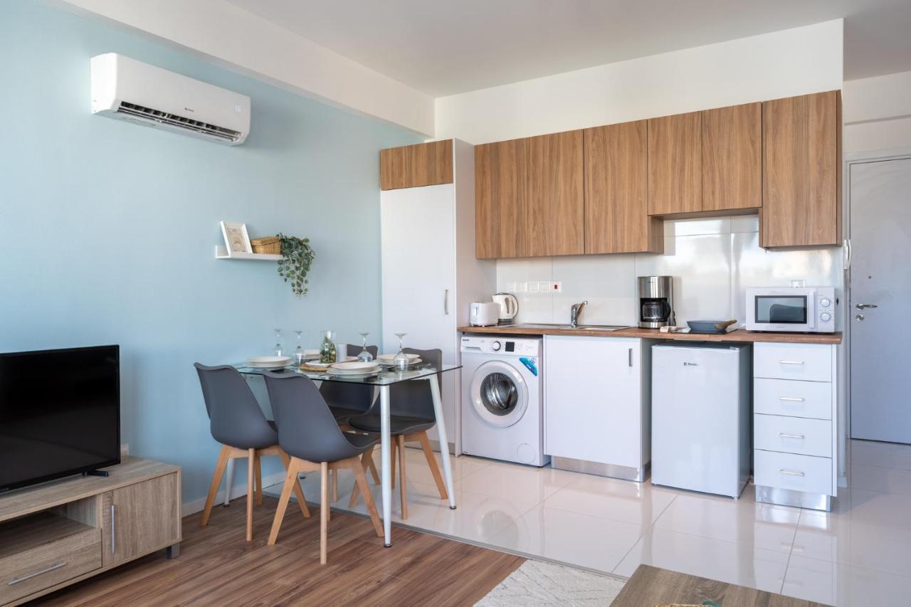 Livia Studio Apartment In Ларнака Екстериор снимка