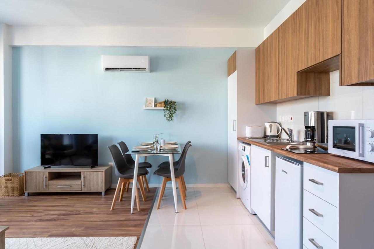 Livia Studio Apartment In Ларнака Екстериор снимка