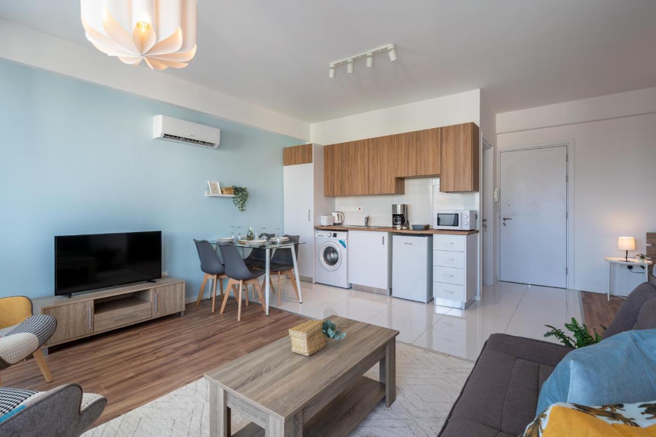 Livia Studio Apartment In Ларнака Екстериор снимка