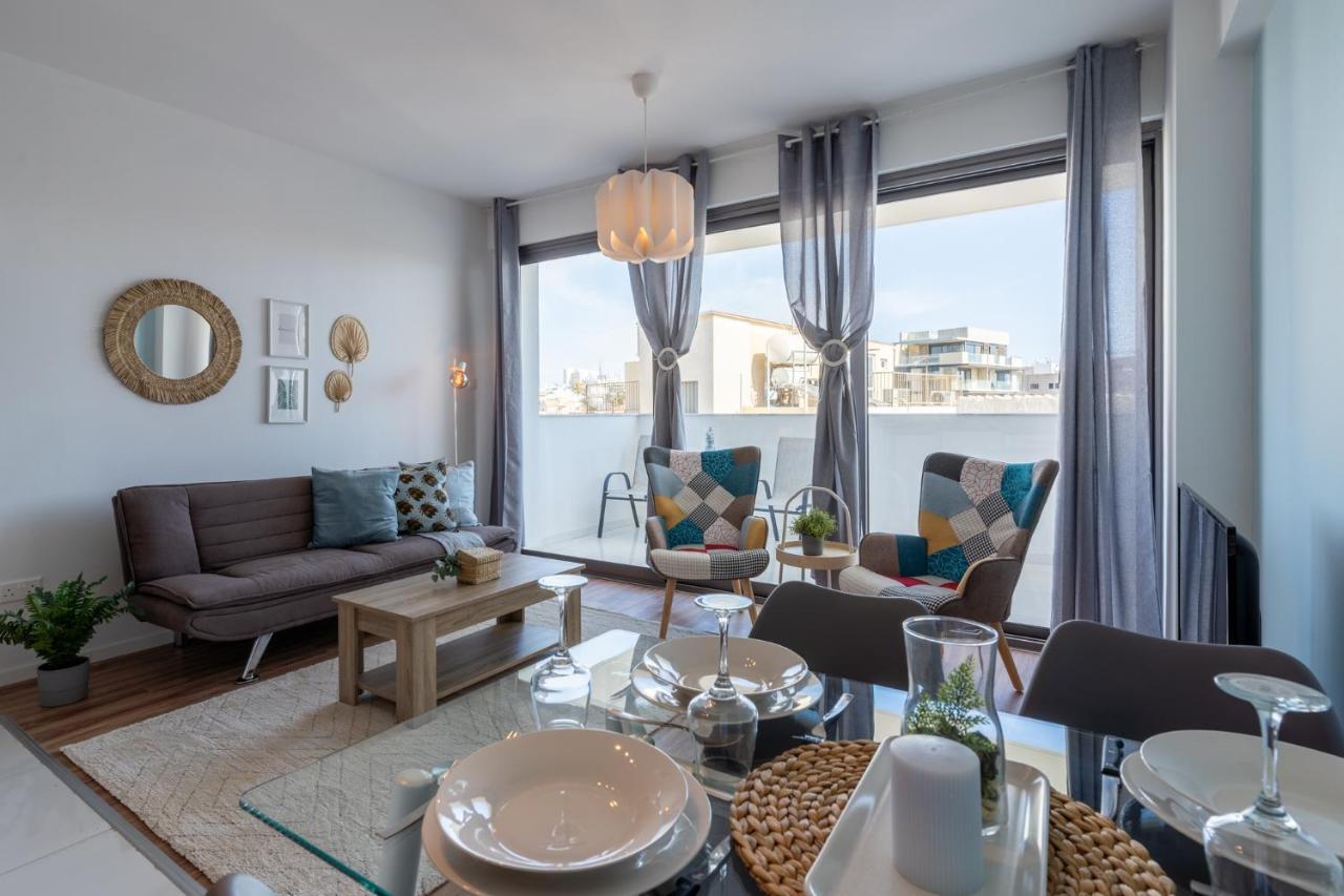 Livia Studio Apartment In Ларнака Екстериор снимка