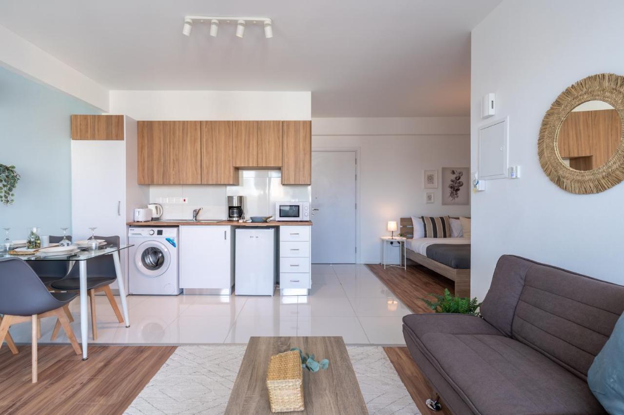 Livia Studio Apartment In Ларнака Екстериор снимка